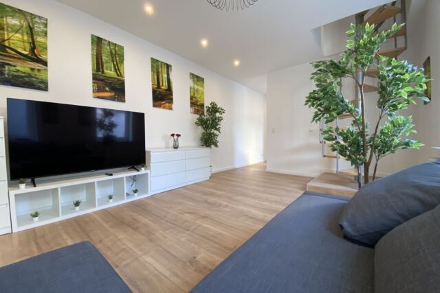 M​o​n​t​e​u​r​u​n​t​e​r​k​u​n​f​t​ ​i​n​ ​ ​ ​ ​Krefeld ​ ​KR11a​ ​ ​ 19​.​j​p​g